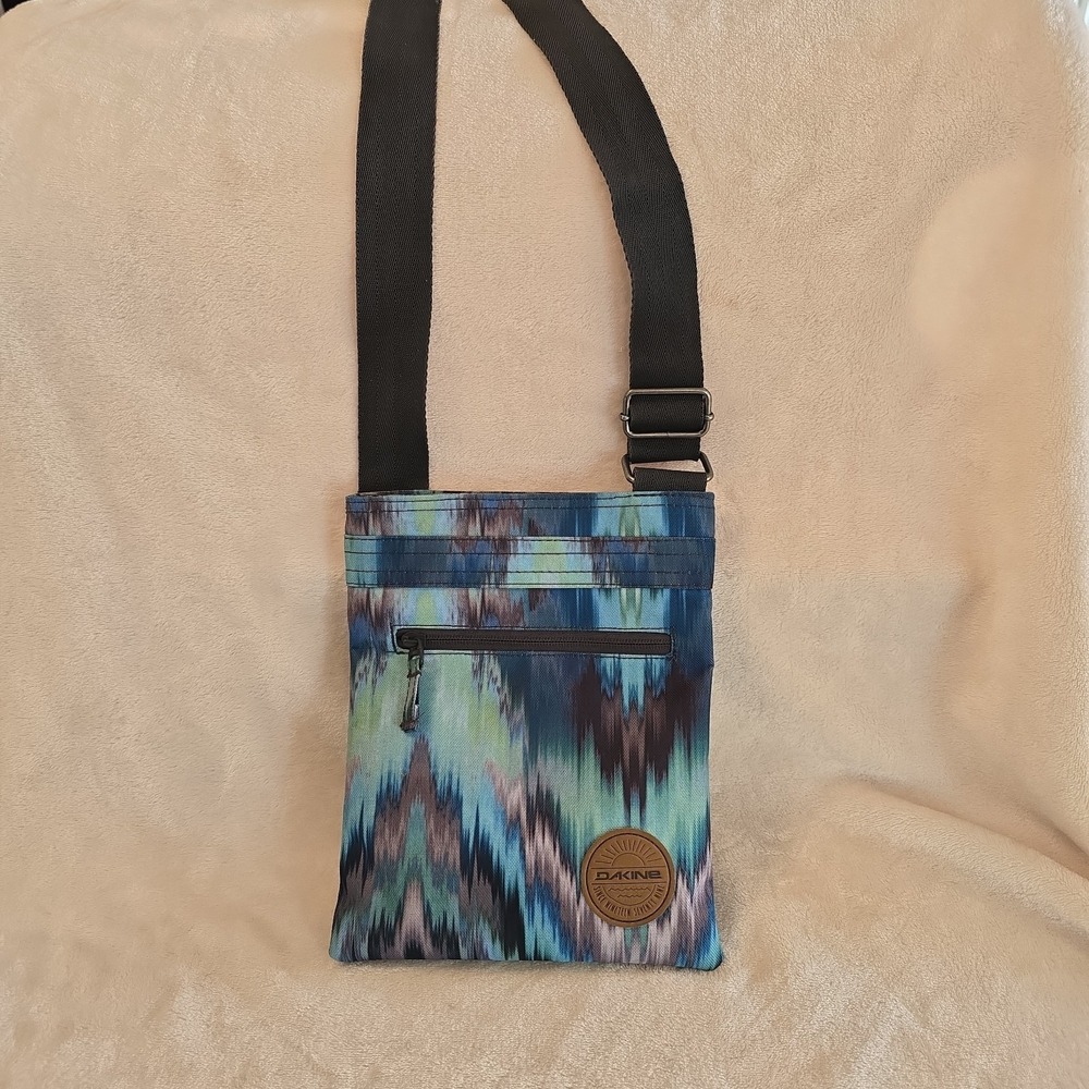 Dakine Jive Crossbody Bag Purse Watercolor Palette Teal Adona‎ Print